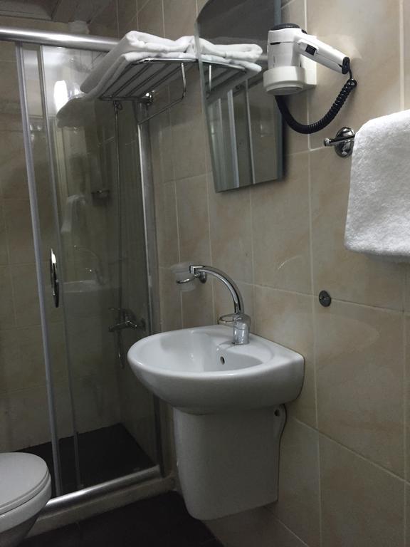 Akdeniz Hotel Istanbul Exterior photo